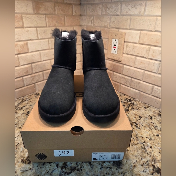 UGG Mini Bailey Bow II - Picture 1 of 5